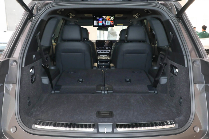 Electric Cars Li Auto Extended Range Electric SUV L9 Pro Version Black Color 6 Seats 3105mm Wheelbase