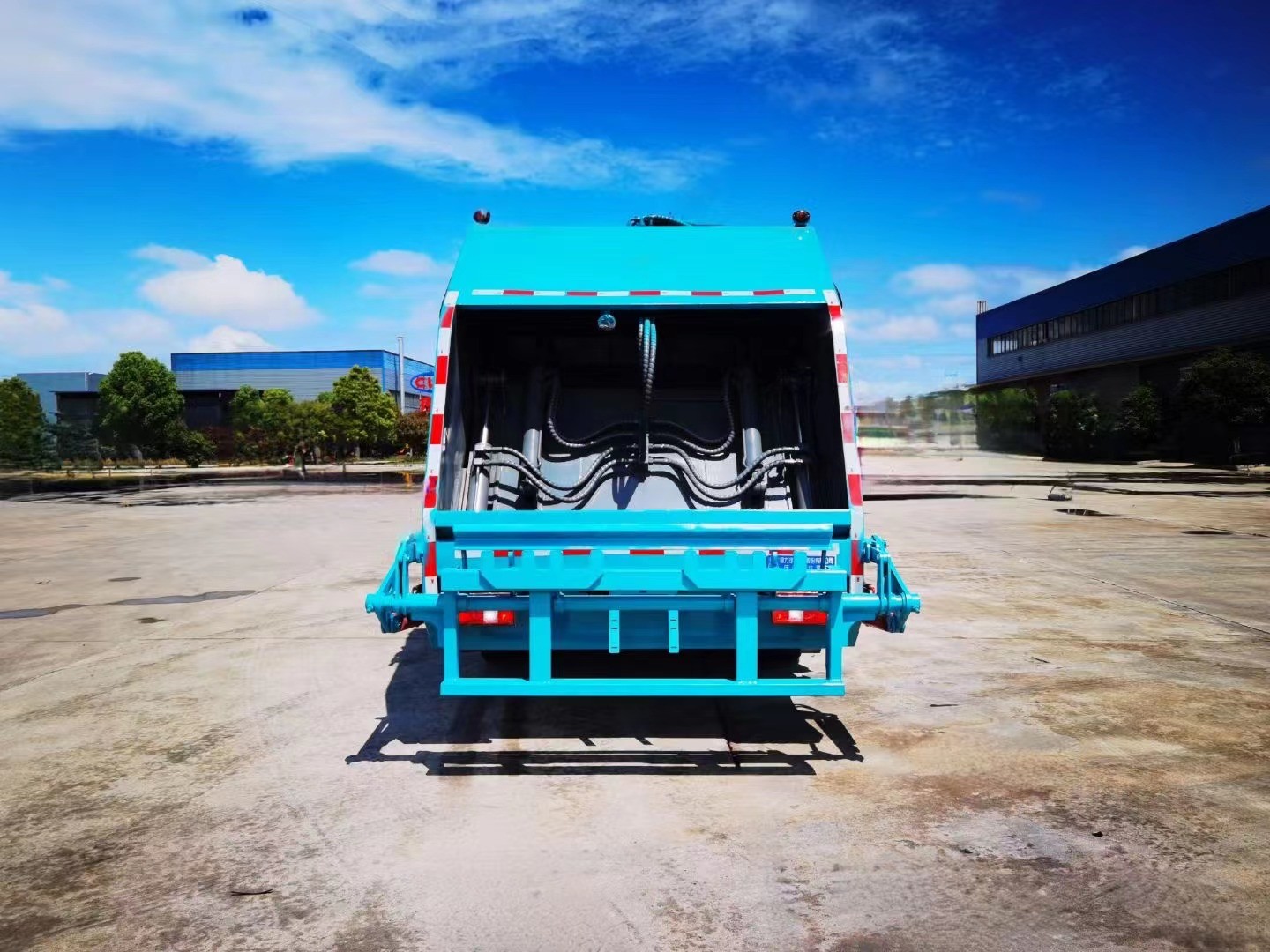 141hp 4x2 Compactor Garbage Truck For Sanitation Services
