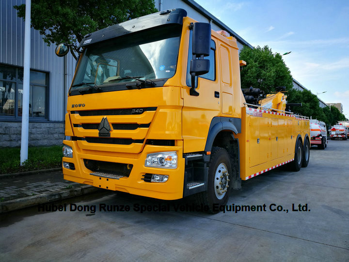 HOWO 50 Ton Heavy Duty Rotator Wreckers Tow Truck With 360 Degree Rotation