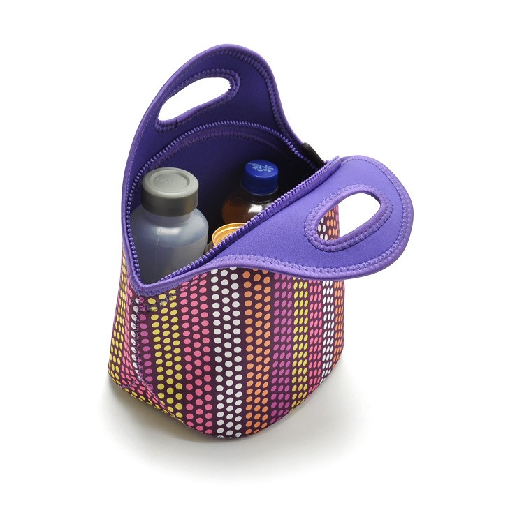 Manufacturers produce customized lunch bags for convenient transportation and good storage