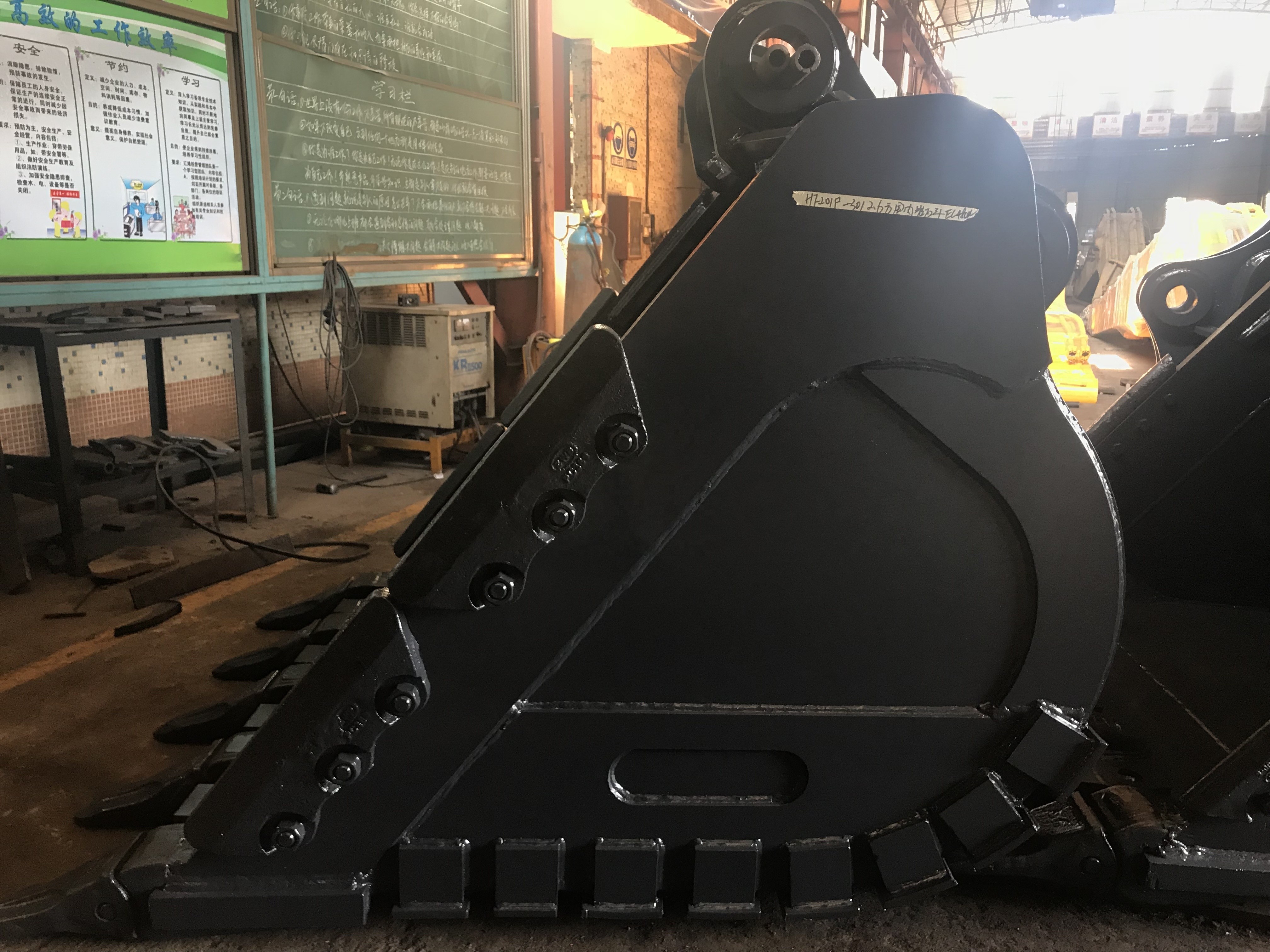 2.2m3 Capacity Q355B Steel Rock Bucket For PC Excavator