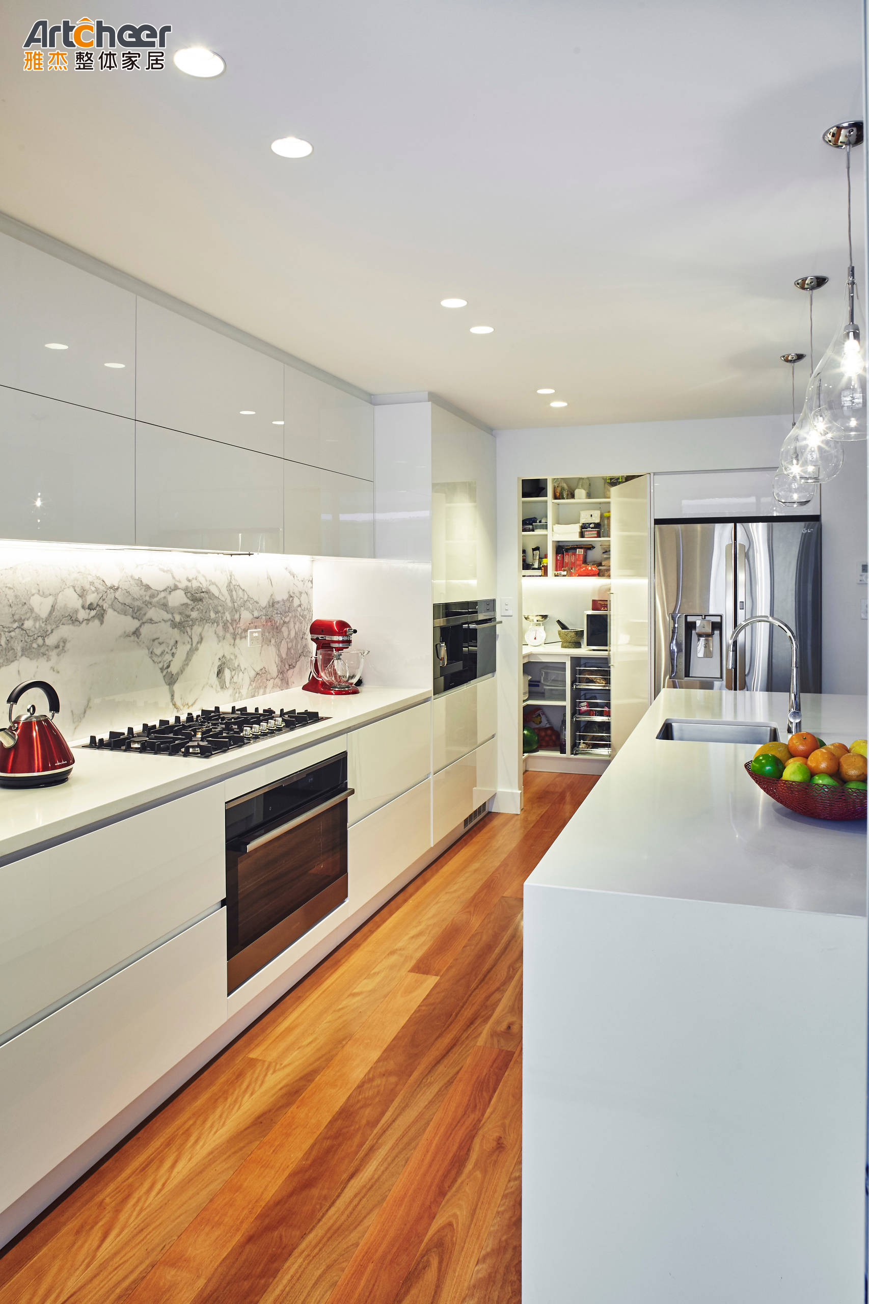 Customized Size Kitchen Cabinet with Drawers and Single Island in Contemporary Design