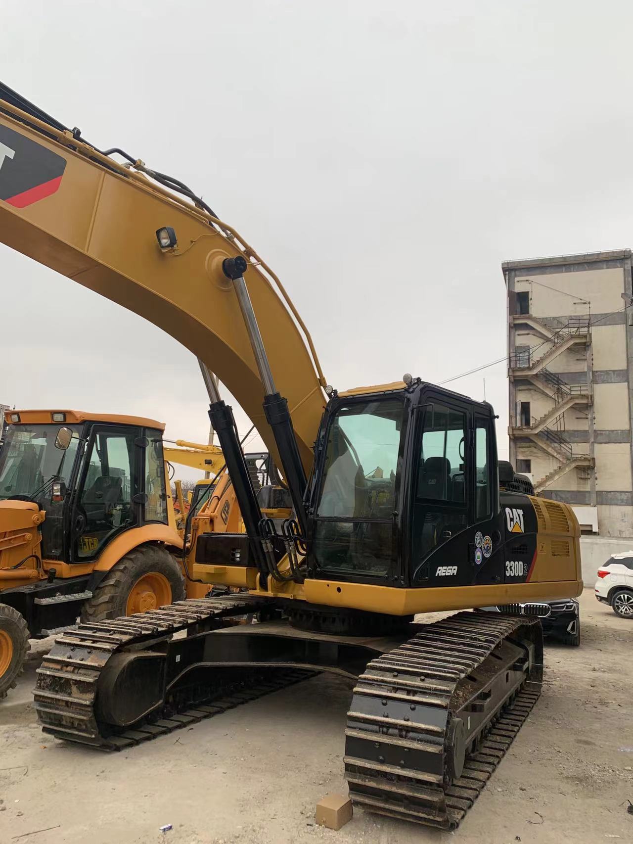 Cat 330 Excavator with 5700 Boom Length and Hydraulic Valve Kawasaki in Good Condition