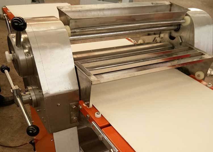 Free Standing Dough Roller Machine / Pastry Processing Equipments 2540 * 910 * 1150mm Two - way Belt - Driven