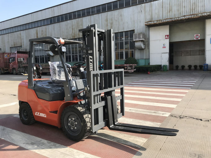 Side Shift 3 .5 Ton Gas Powered Forklift , 4 Wheel Drive Forklift With Cabin