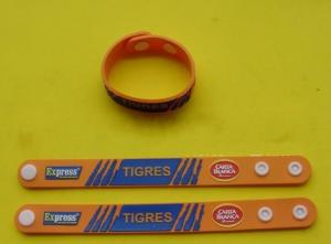 Personalized Soft PVC Rubber Wristband Sport Bracelet With Embossed Logo , Adjustable Size