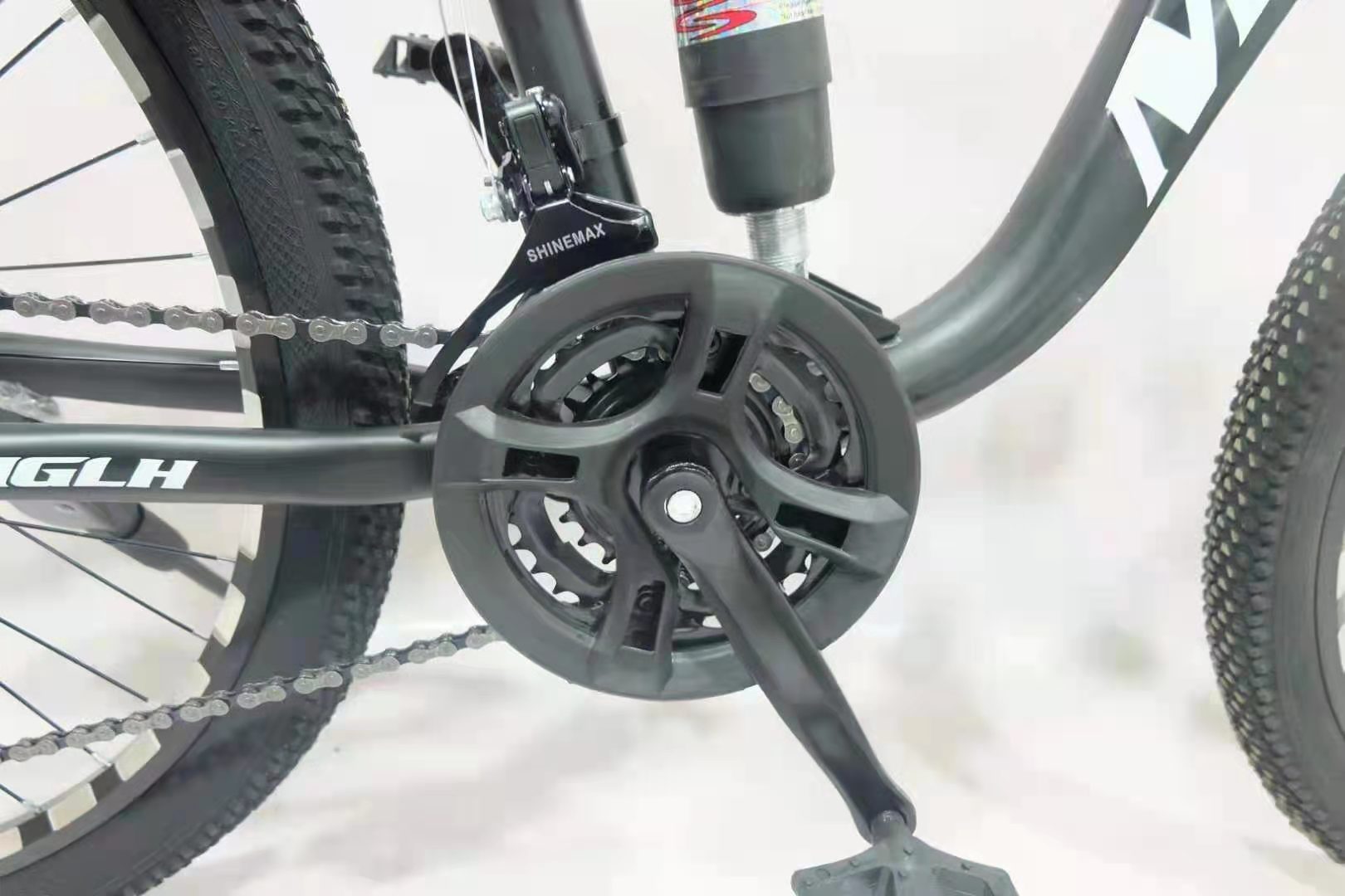 Lightweight 26 Inch Aluminium Alloy Road Bike 21 Speed Gears And 150KG Load Capacity