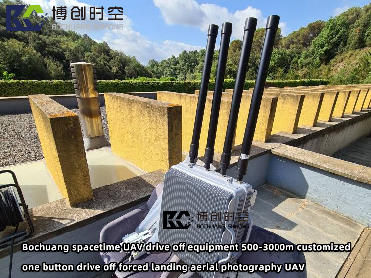 Pull rod trunk high power RF GSM 3G UAV jammer 1500m drive off forced landing UAV jammer
