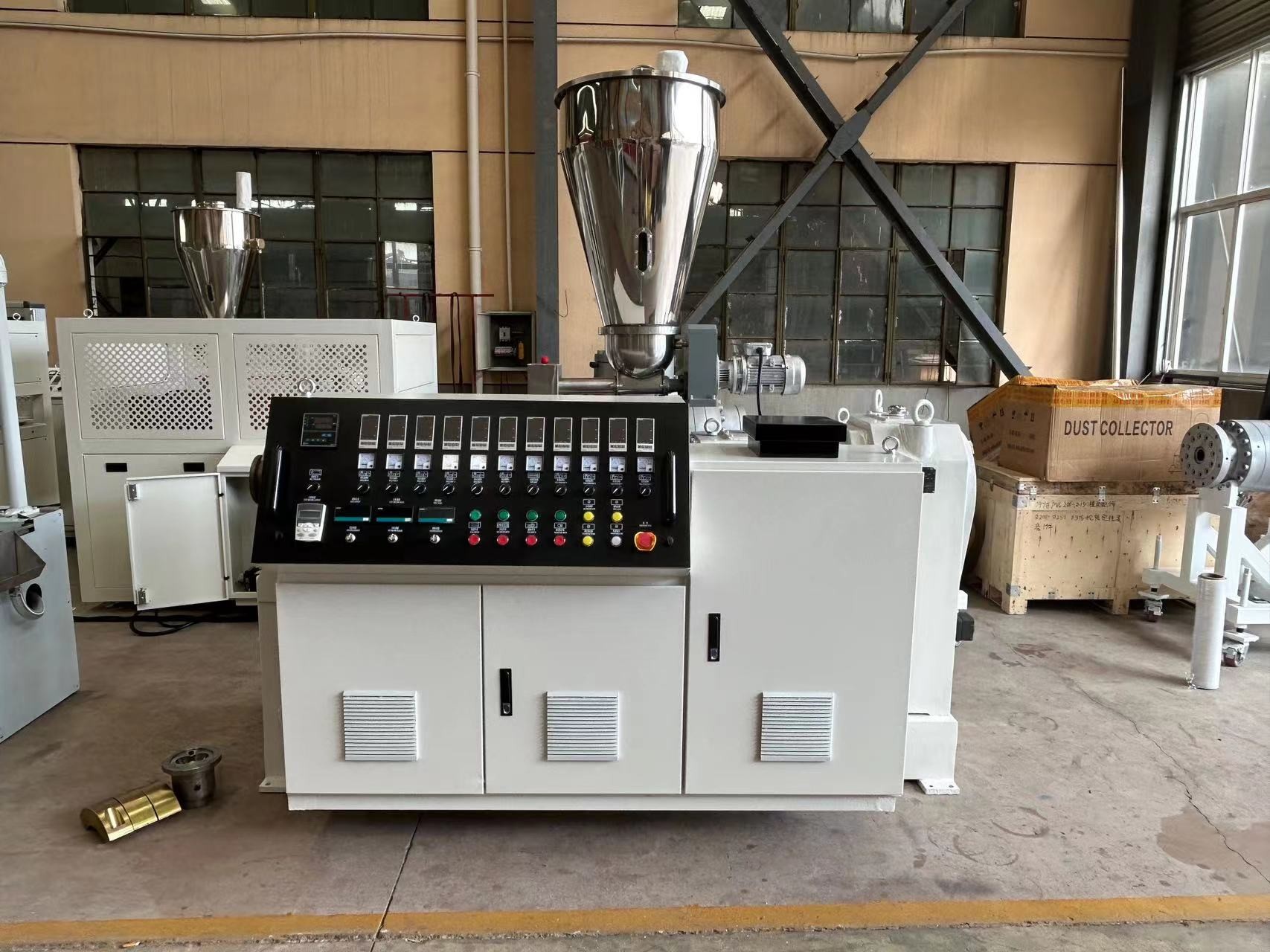 Automatic Conical Twin Screw Extruder Plastic WPC PVC Ceiling Panel Plywood Board/Window Profile/Door Frame Making Extrusion Machine/Production Line
