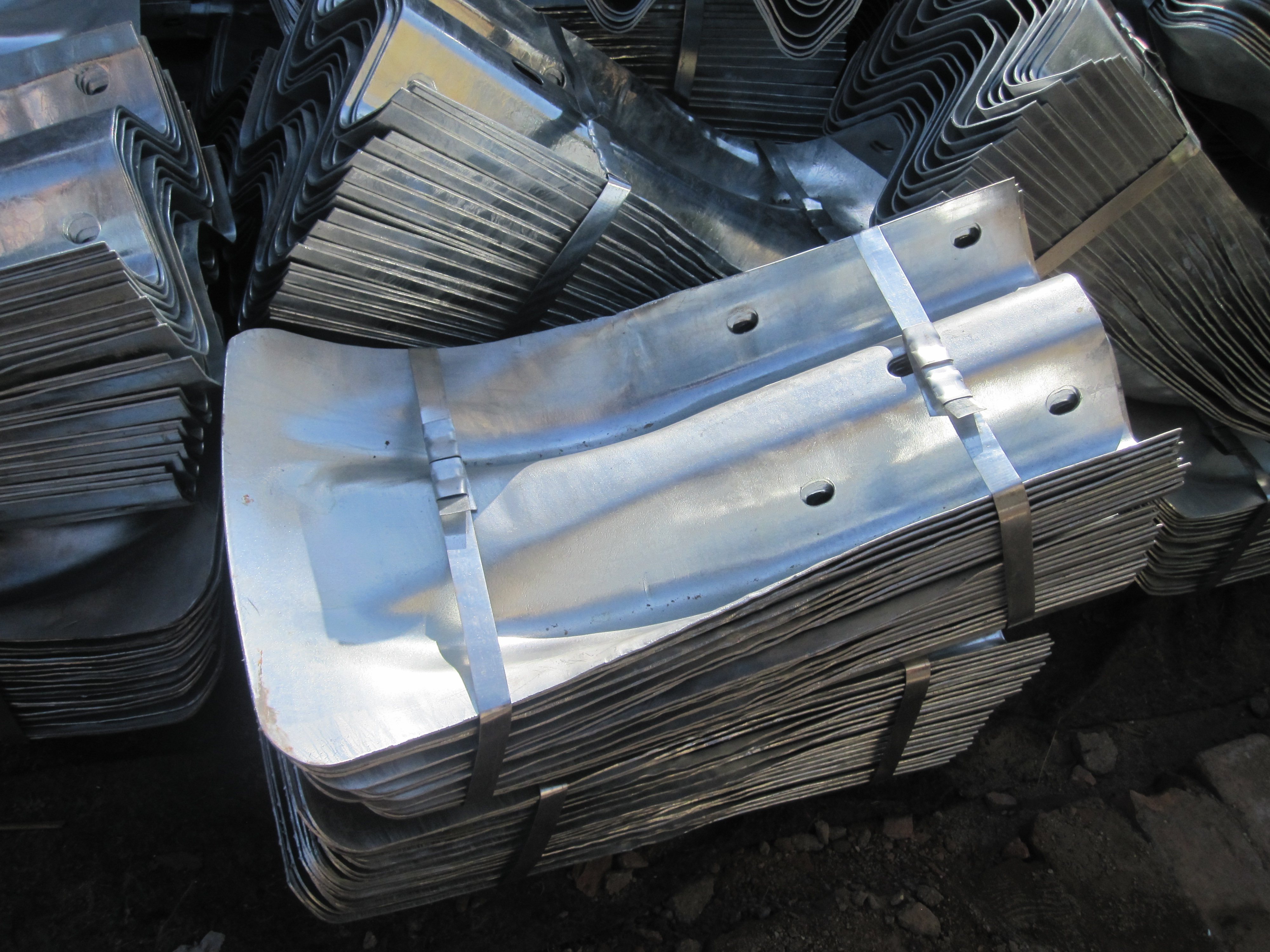 Q235 Q345 Galvanized Steel Highway Guardrail Fishtail End for Customized Projects