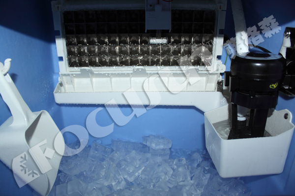 Long Service Life Focusun Cube Ice Machine Air-Cooled Cooling Way for Efficiency