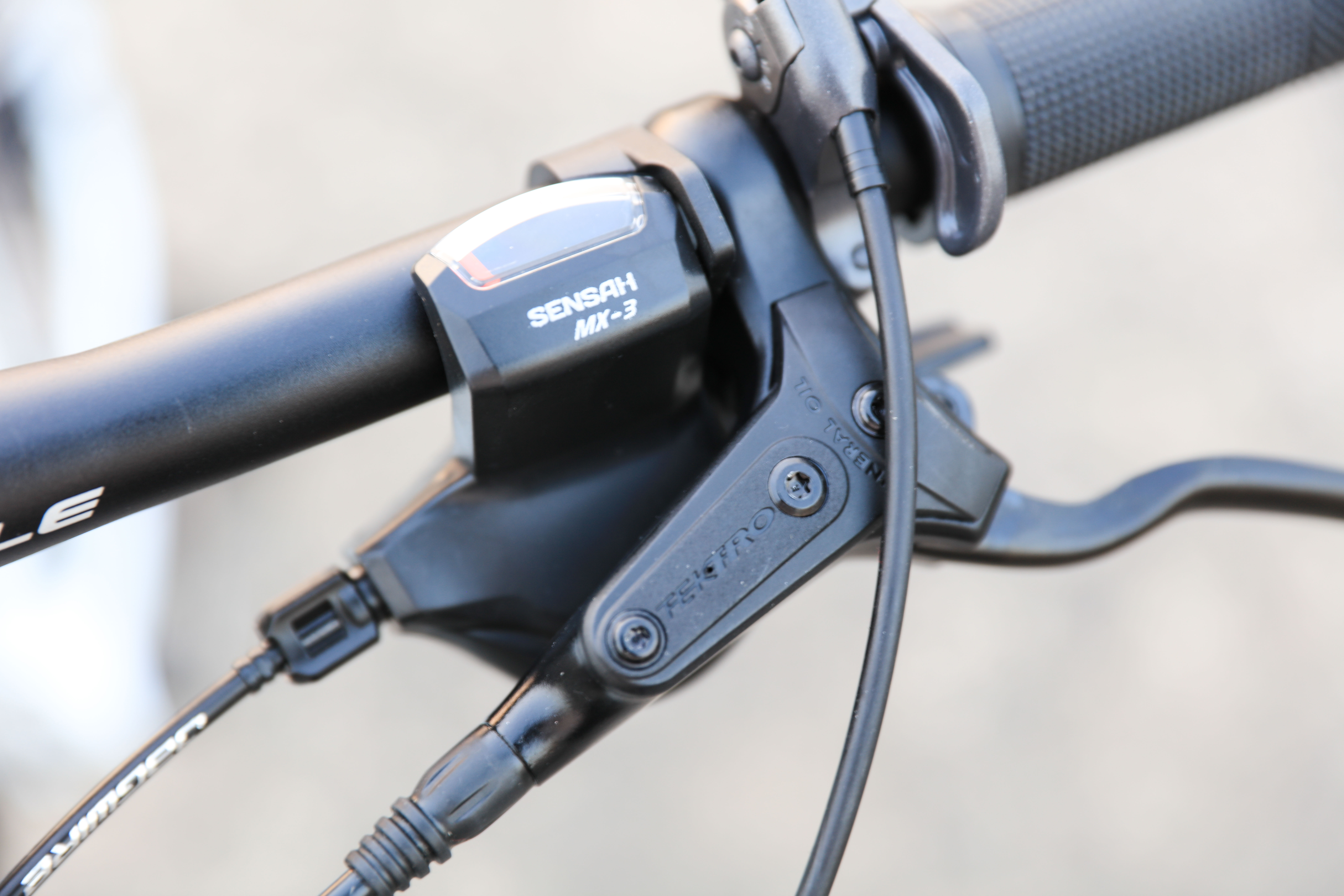 Ergonomic Saddle and Suspension Fork Equipped 27.5 Inch Aluminum Frame Mountain Bike