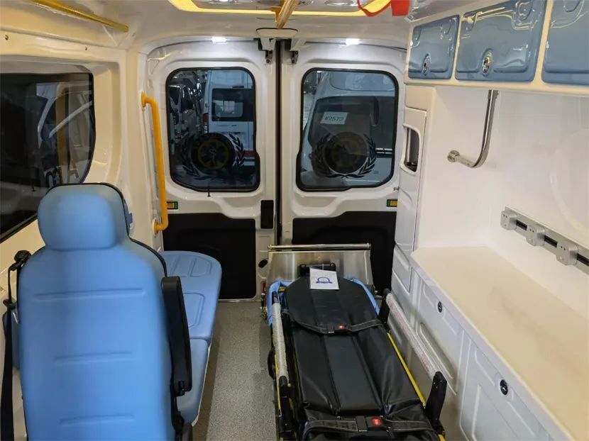 High Quality Rhd Ford Ambulance Vehicle Negative Pressure Ambulance
