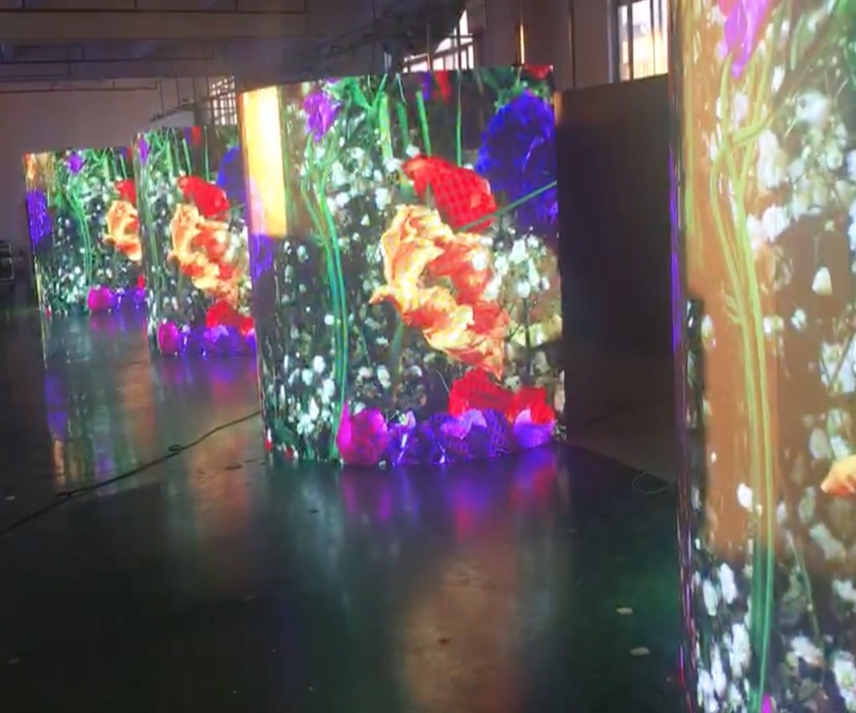 Adjustable Angle Curved Led Screen 3.91mm With 4k High Definition