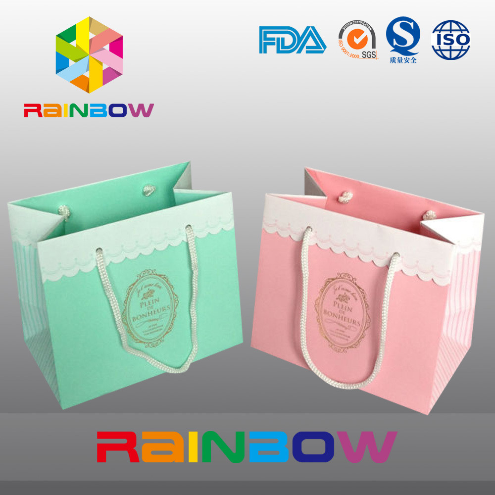 Red Customized Paper Bags Christmas Gift Bag With Red Rope / Cute Printed