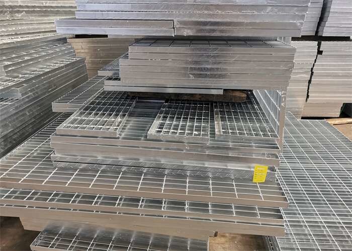 AS1657 Standard Anti Skid Steel Stair Treads Grating 100mm For Parking Lot