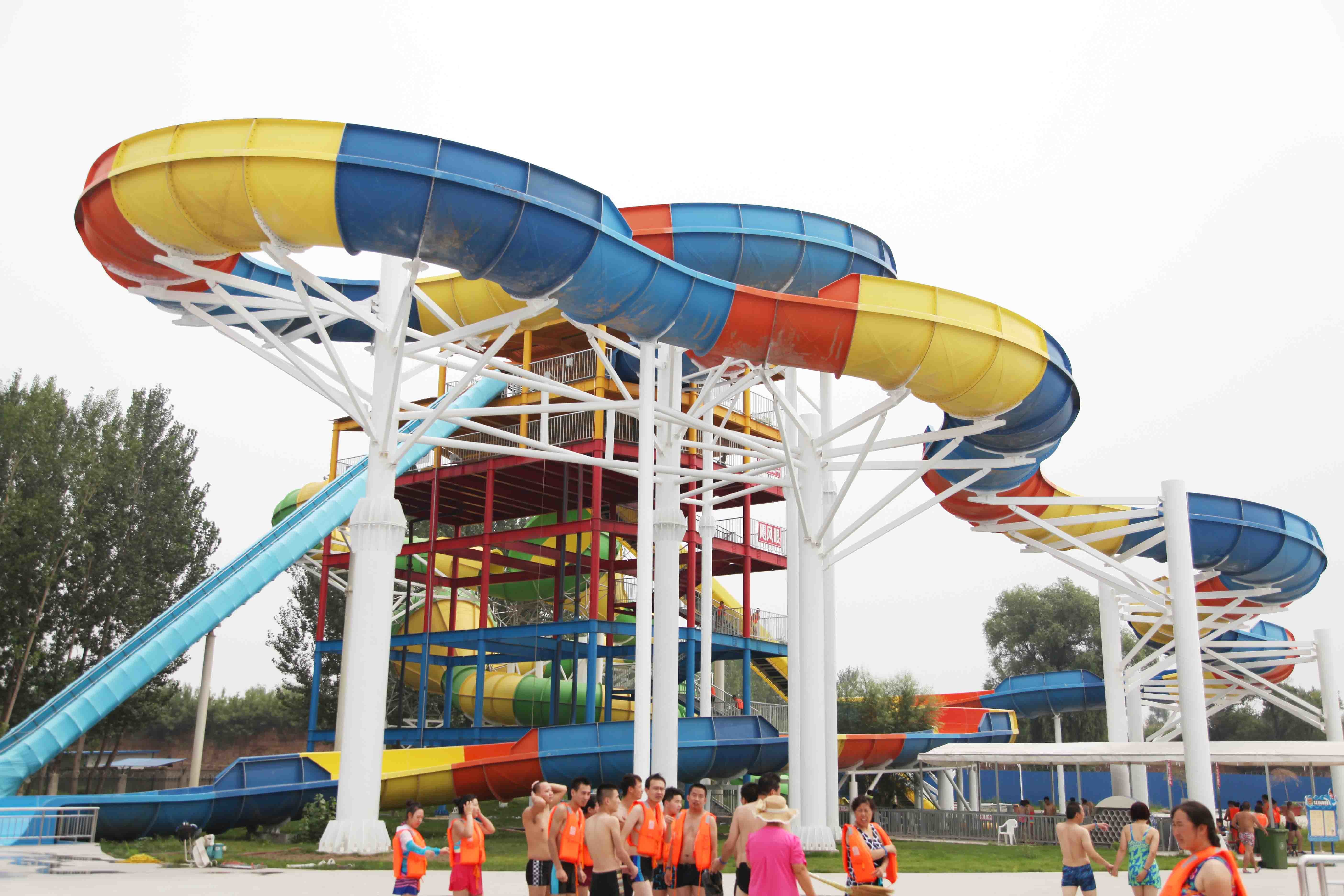 Aquatic Playground Equipment , Large Water Slides Capacity for Family Fun in Big Water Park