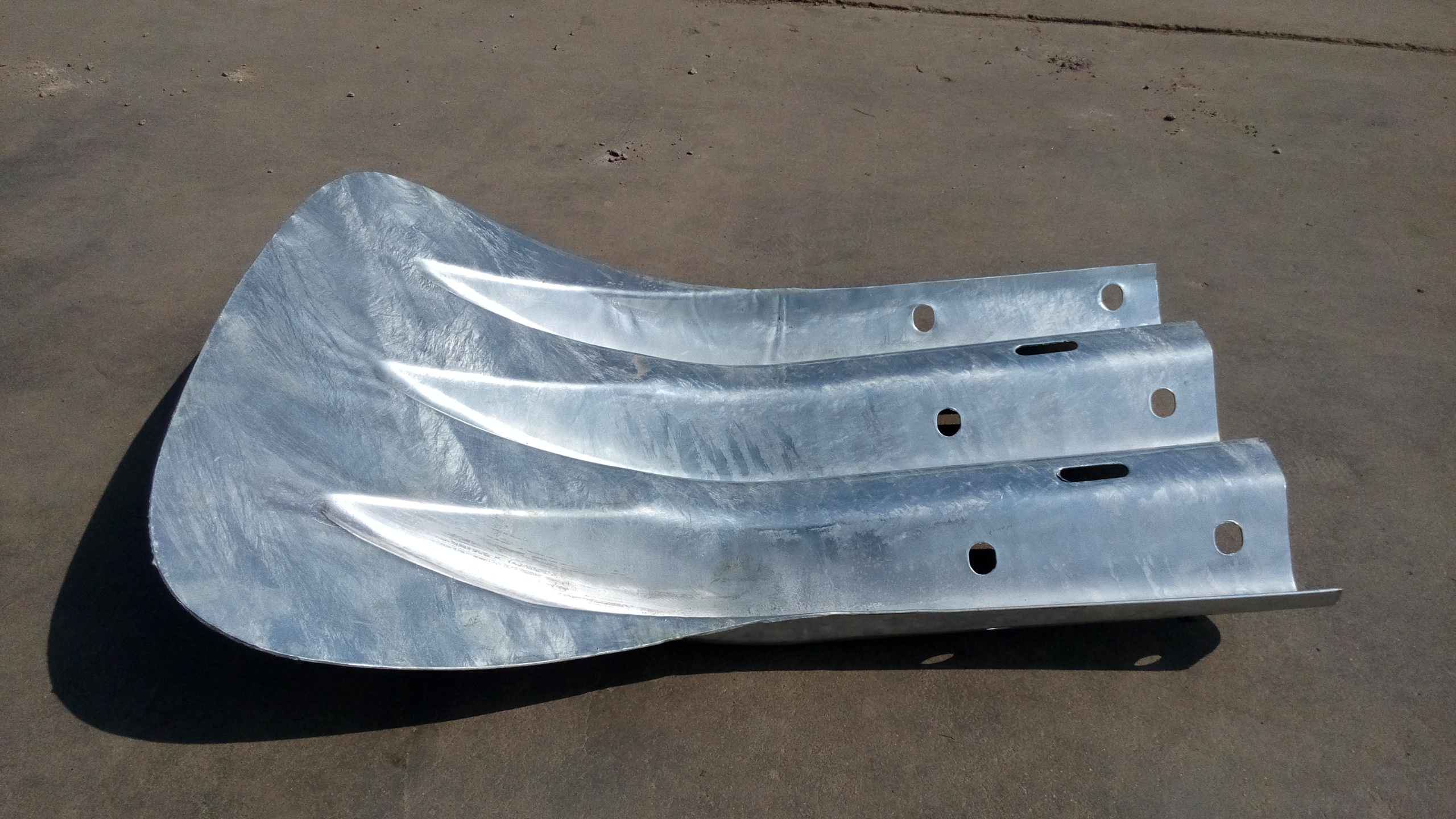 Anti-corrosion Galvanized Metal Flange Post for Roadway Safety and Reliability