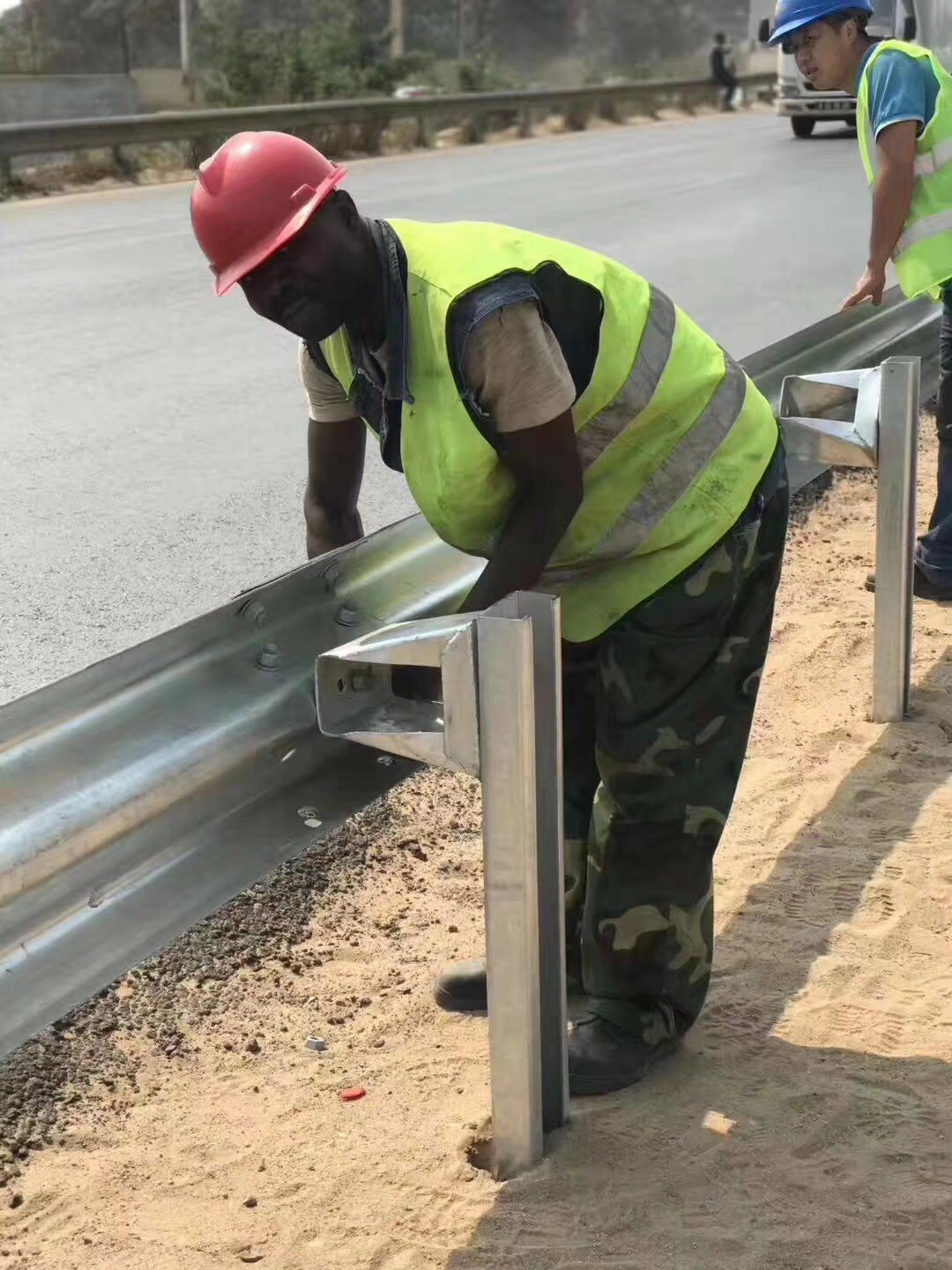 Q235 Q345 Galvanized Steel Highway Guardrail Fishtail End for Customized Projects