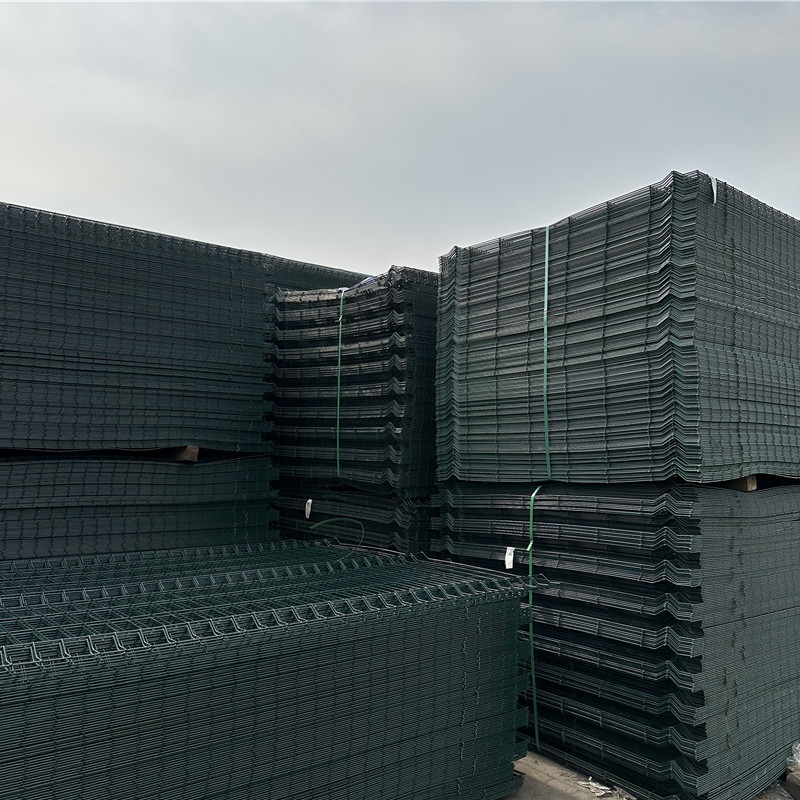 Low Carbon Steel Wire Hot Dipped Galvanized 3D Curved Fence for Garden and Arena Sale