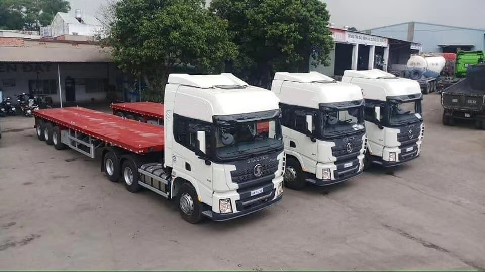Touch Screen SHACMAN X3000 Tractor Truck Head Within Your Budget for Hazardous Chemicals Transportation
