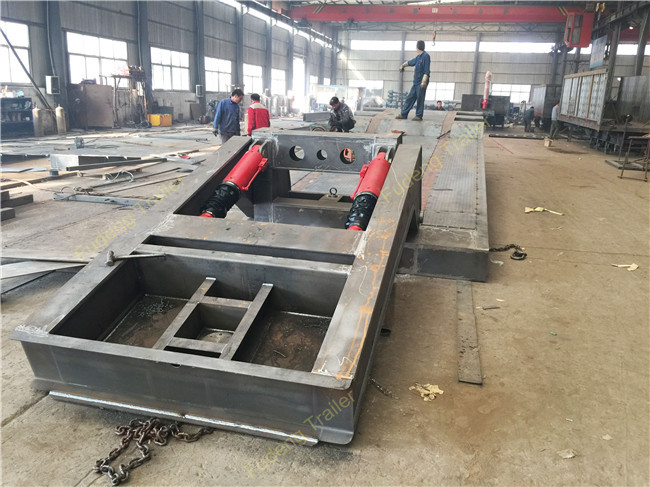 2 / 3 / 4 Axle Detachable Gooseneck Trailer For Heavy Duty Machinery Transport