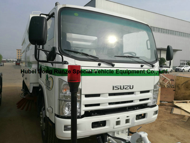 Multifunctional ISUZU Road Cleaning Truck , Vacuum Broom Sweeper Truck