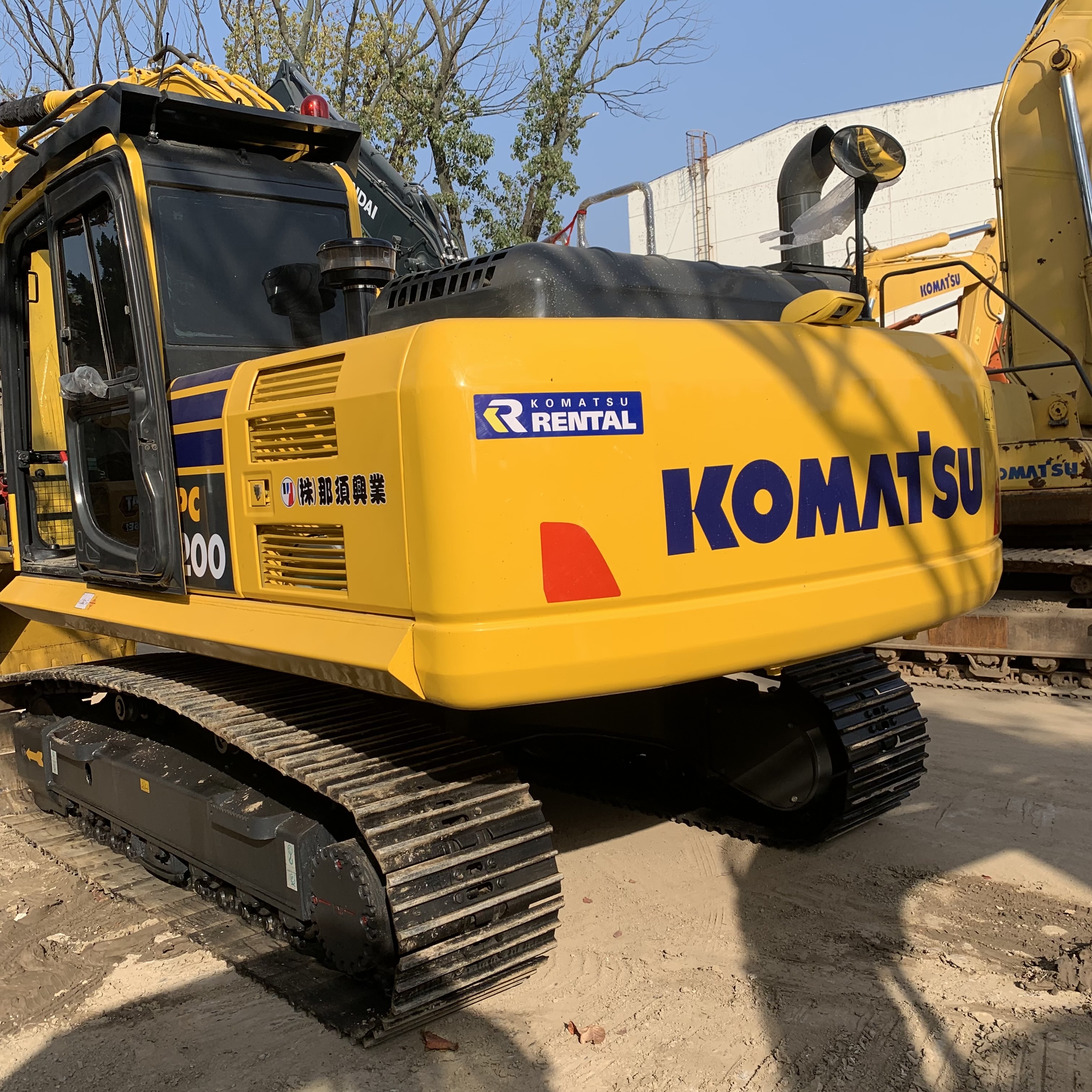 Used Komatsu PC200 Excavator with Original Hydraulic Cylinder and 0.8m3 Bucket Capacity