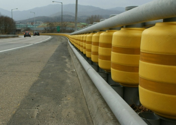 Tunnel Portal Roller Crash Barrier , Guardrail Safety Rolling Guard Barrier