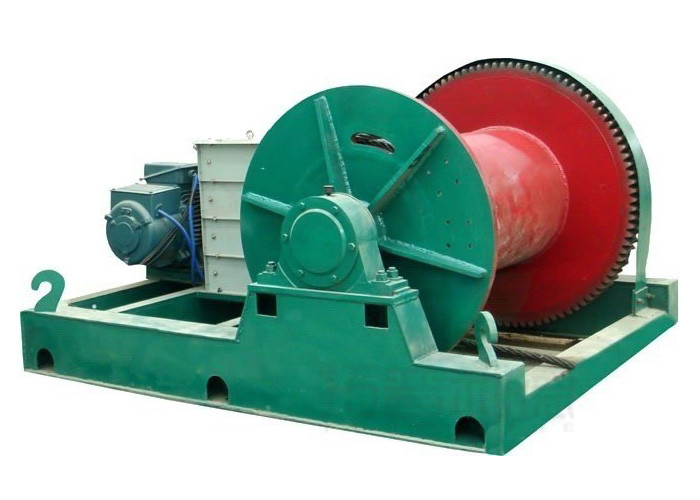 Large capacity building construction winch to lift construction materials