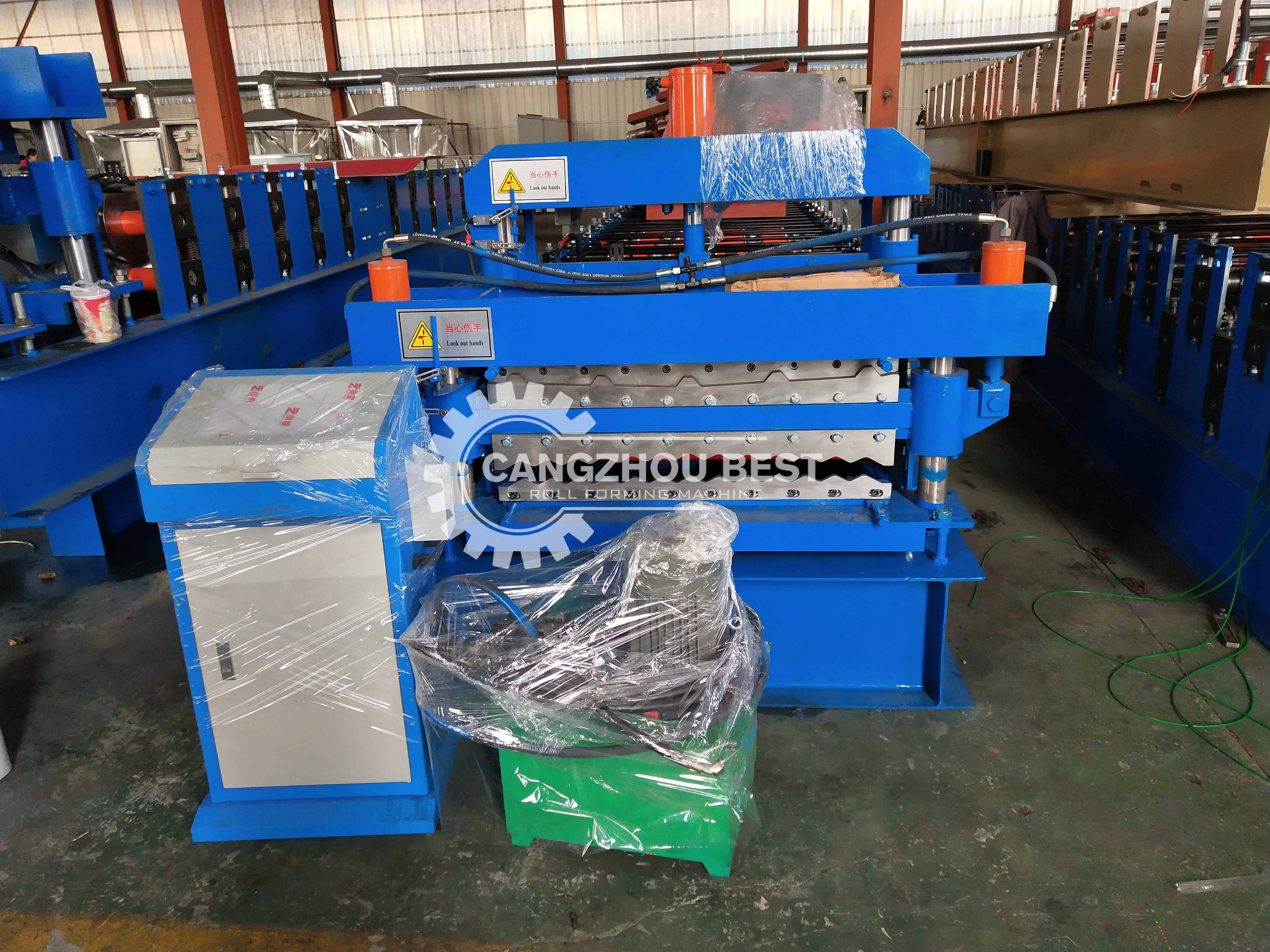 Color Steel Glazed Tile And Roofing Sheet Forming Machine 8-12m/Min Speed