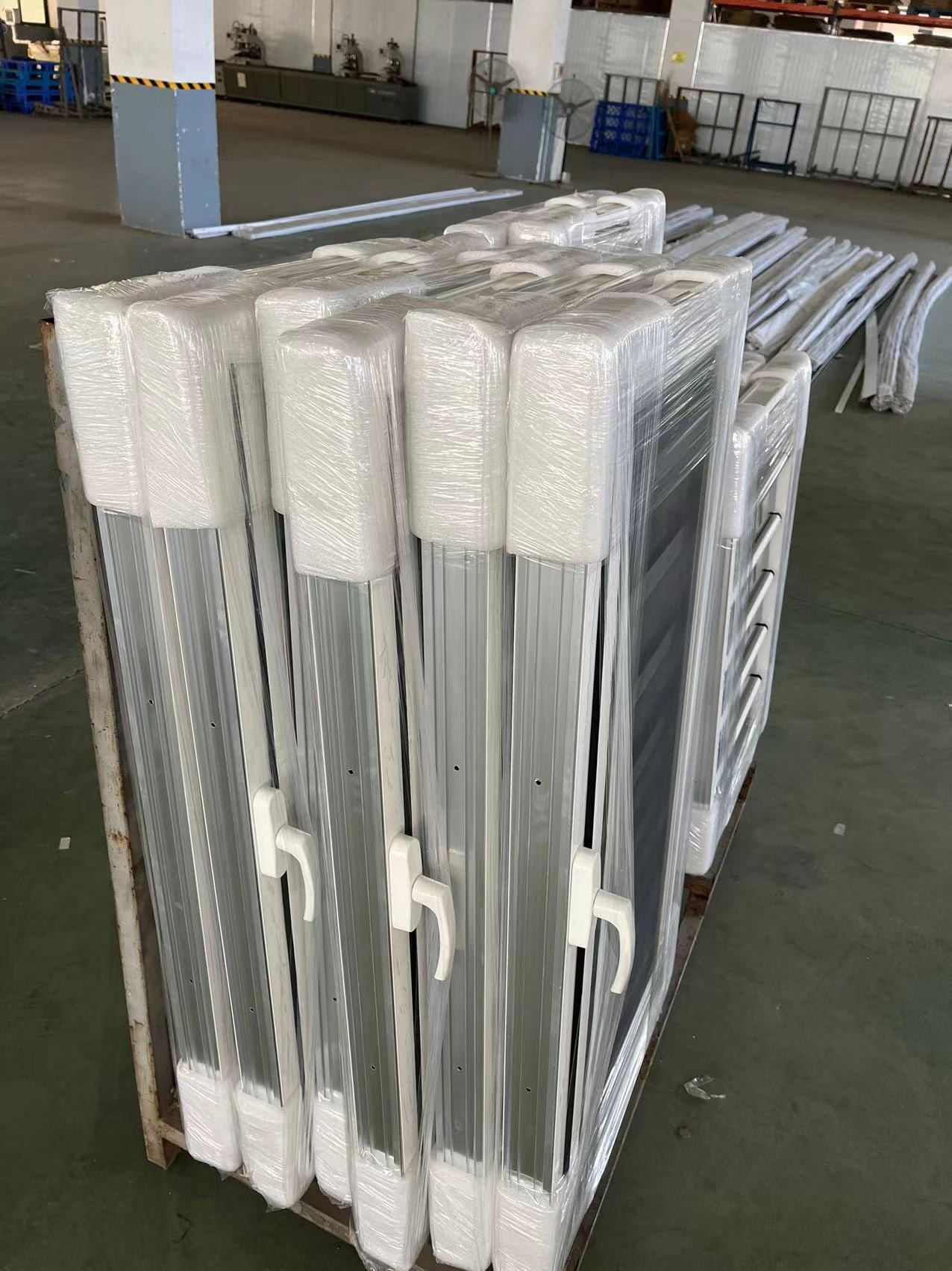 Aluminium Fixed Louver Glass Window Tempered Glass Manual Operation Custom