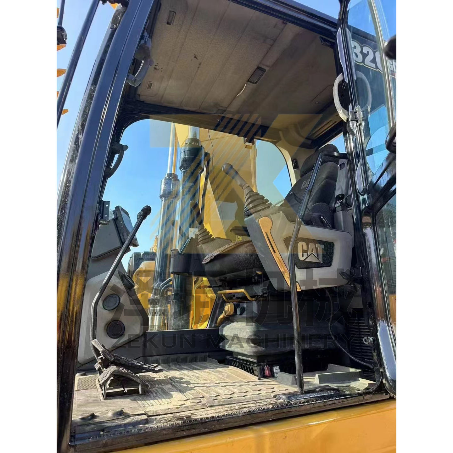Best Cat 320GC Excavator 2023 with 1.19 m3 Bucket Capacity and Other Hydraulic Valve