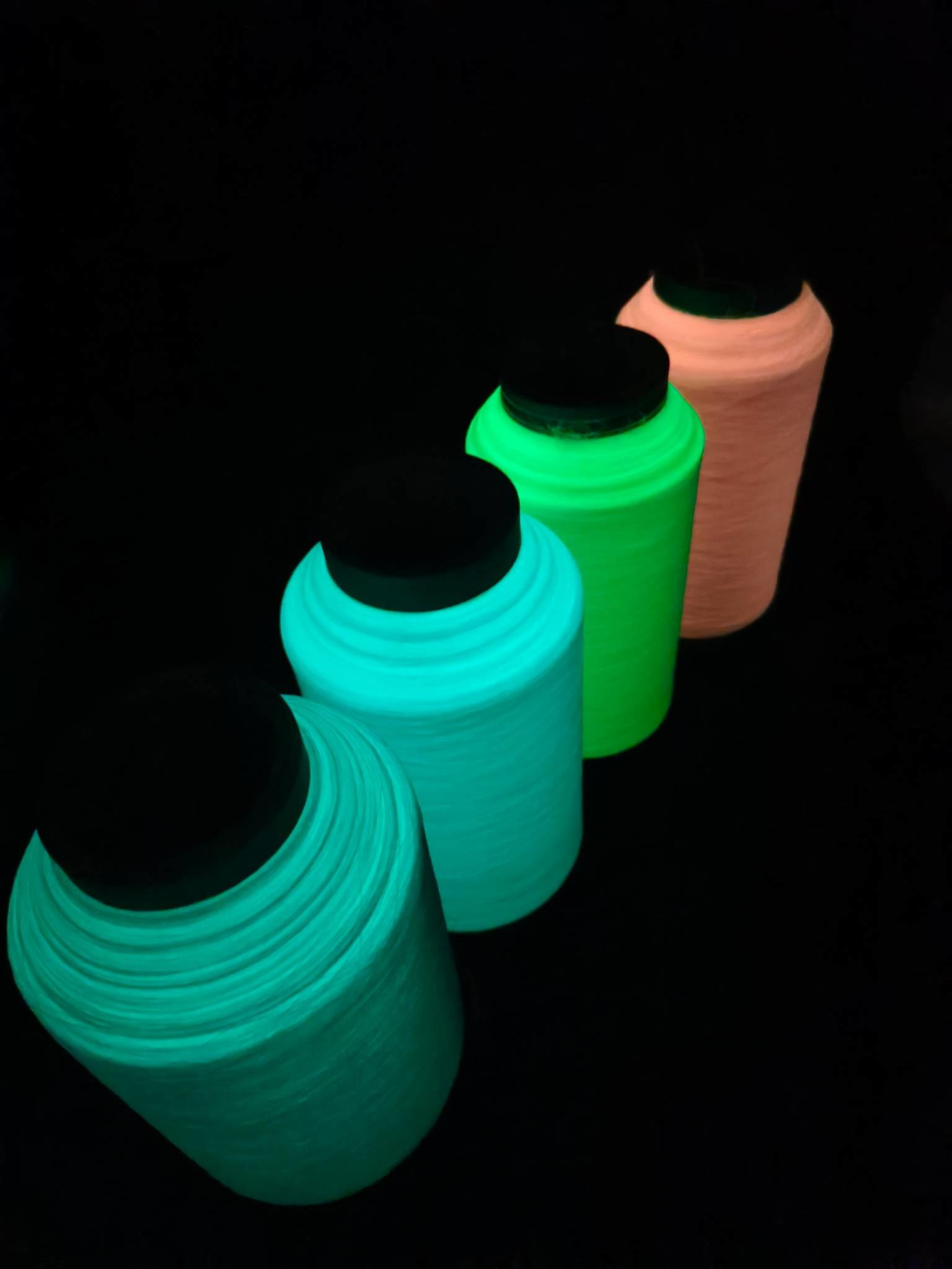 Custom Sewing Machine Reflective Thread Yarn For Embroidery Weaving Clothes Fabric