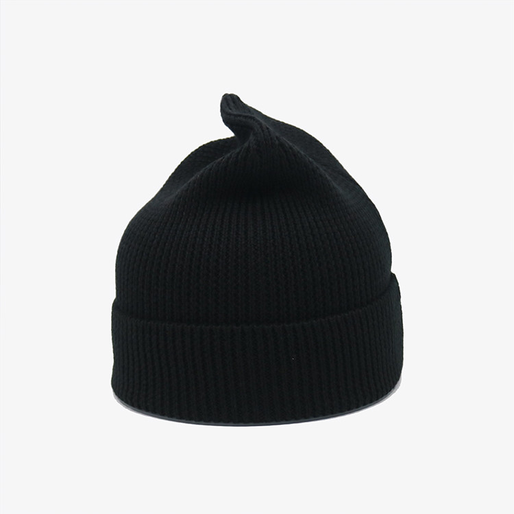 Custom Winter Cuffed Knitted Hats Mental patch Beanies Solid Color Unisex Warm Caps