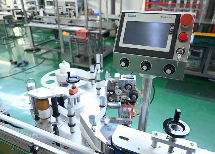 304/316 Grade Peristaltic Pump Filling Capping Machine For Liquid ProductsReaching 200 BPM