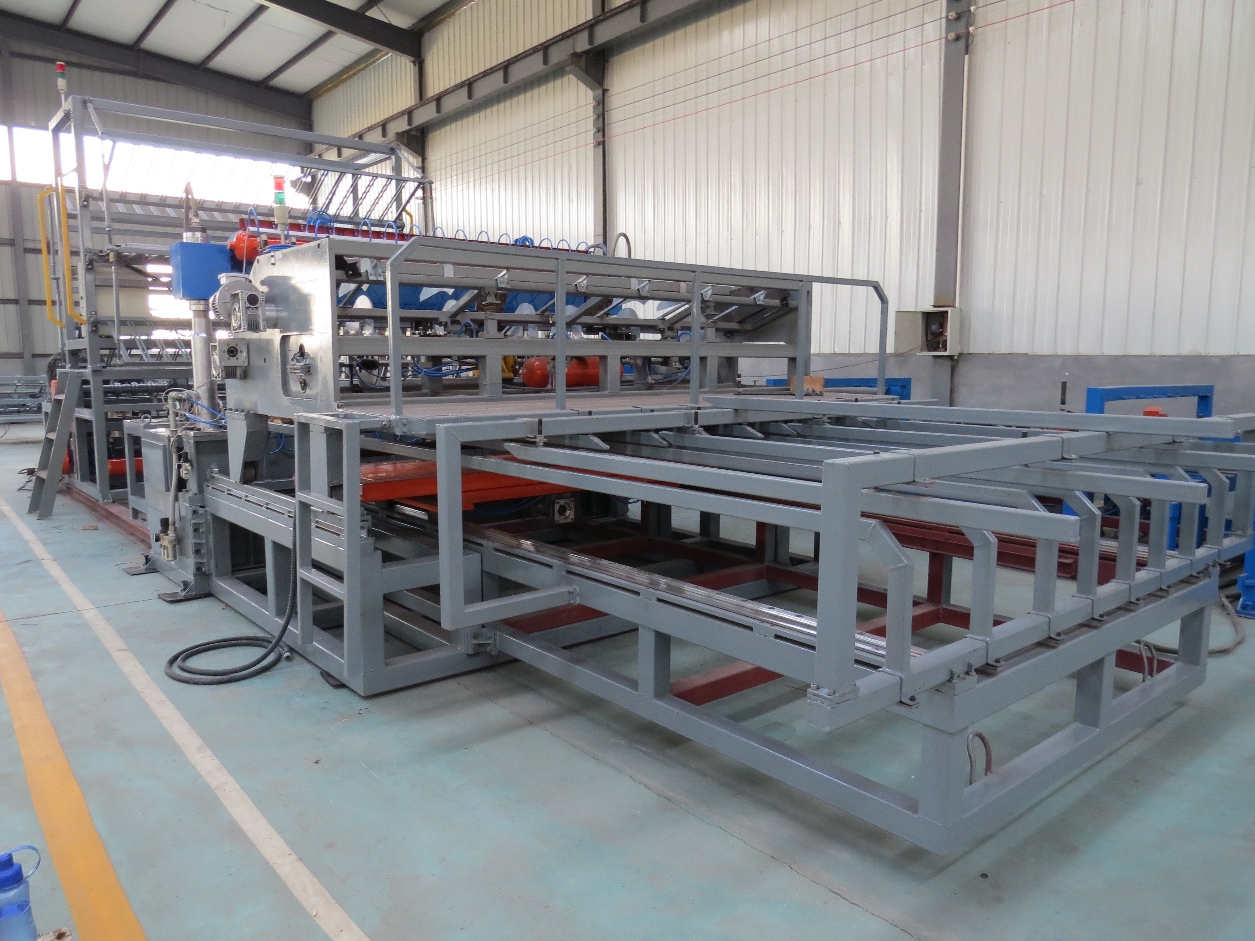 Low Carbon Steel 220V Wire Mesh Bending Machine With Servo Trolley