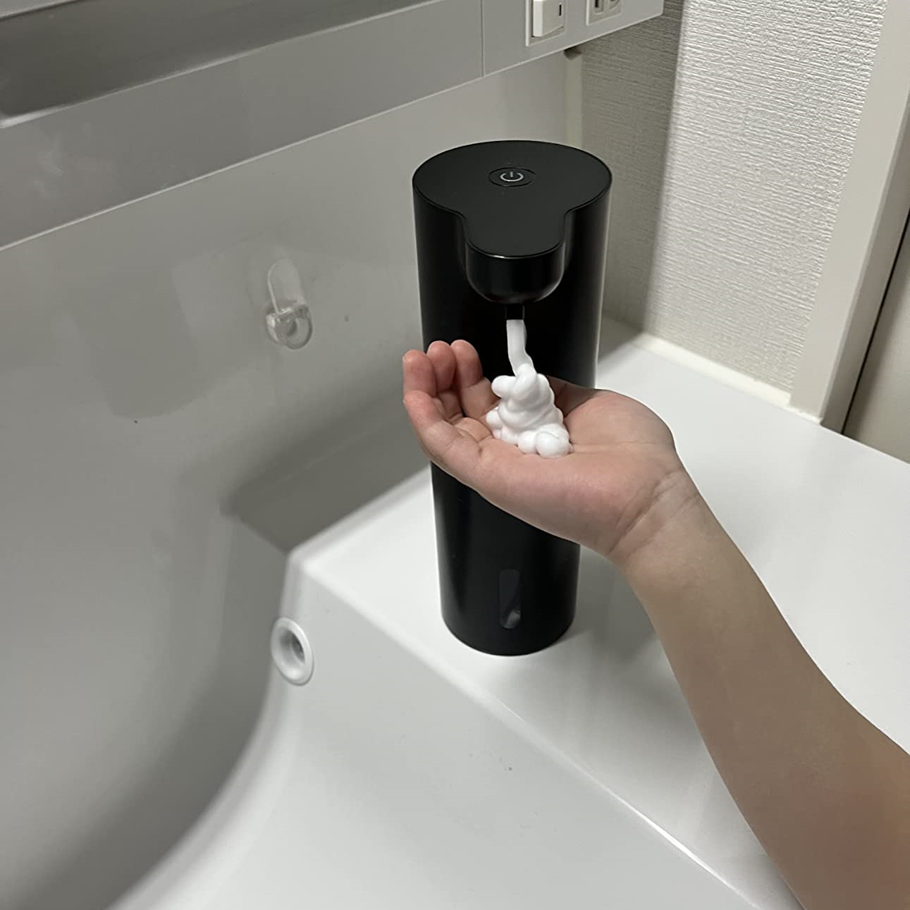 Fashionable Non - Contact Automatic Foam Soap Dispenser Rechargeable CE