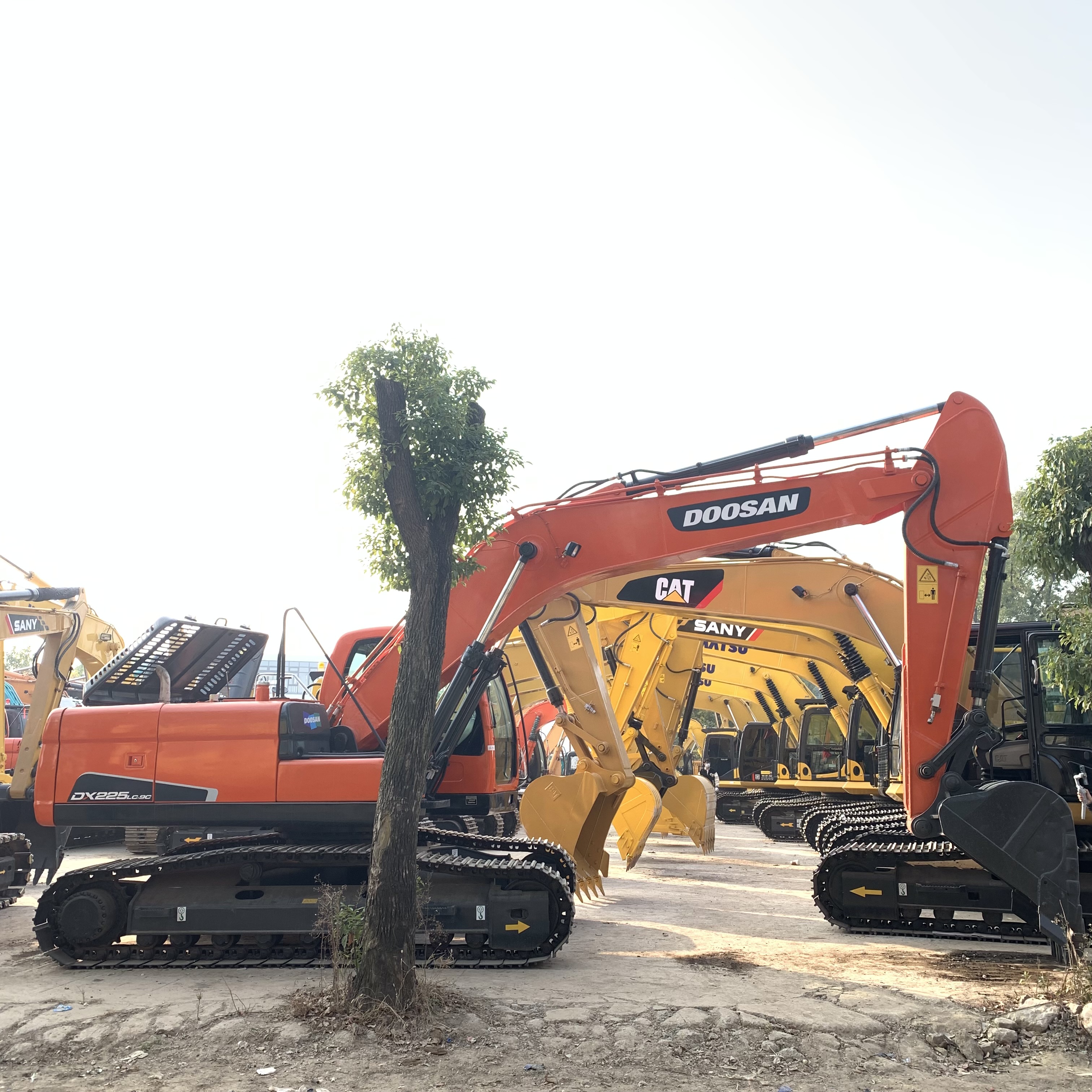 Doosan DX225LC-9C and DX380 DH220 Secondhand Crawler Excavators in Good Condition