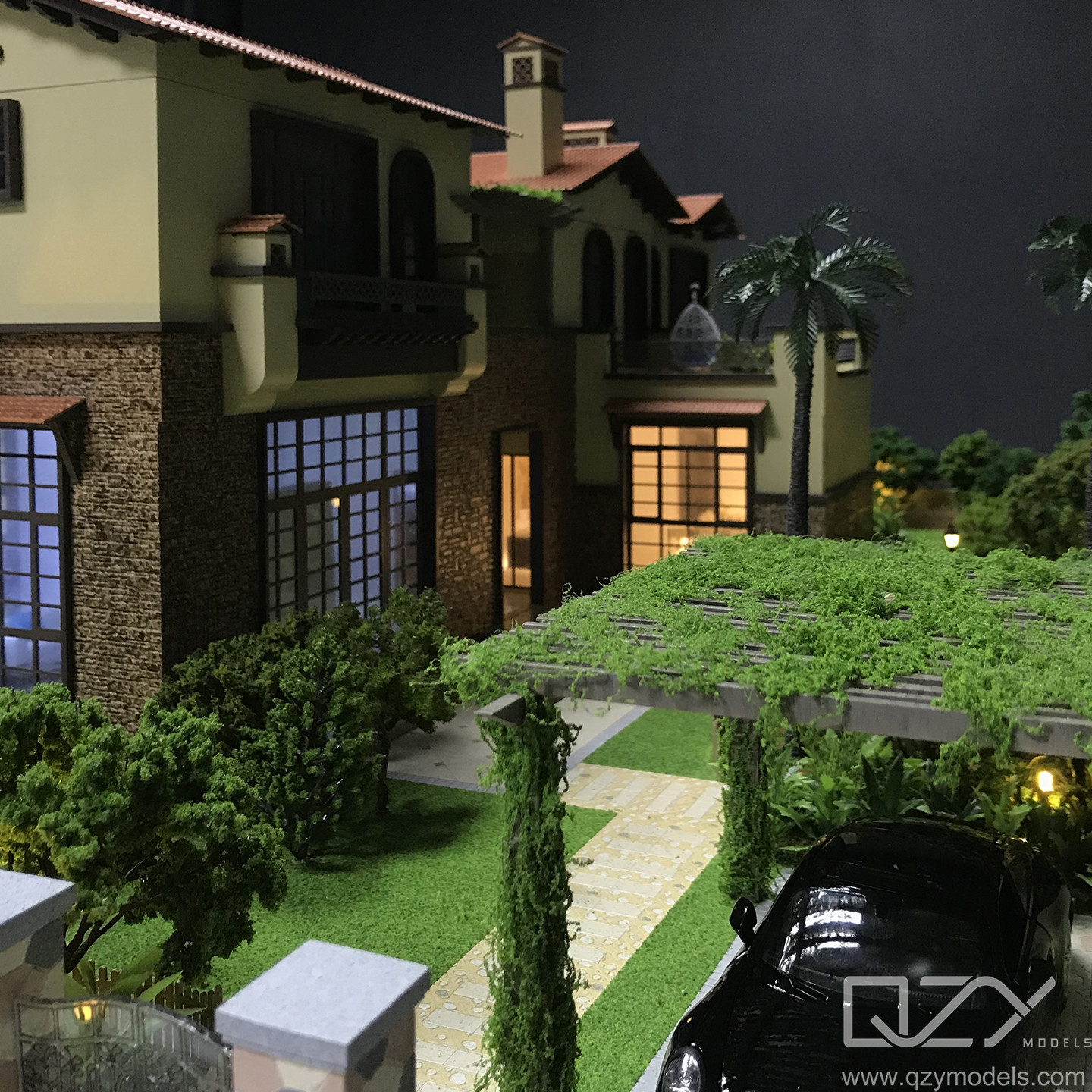 China Overseas Property 1/25 Spanish Style Villa Model With Lift