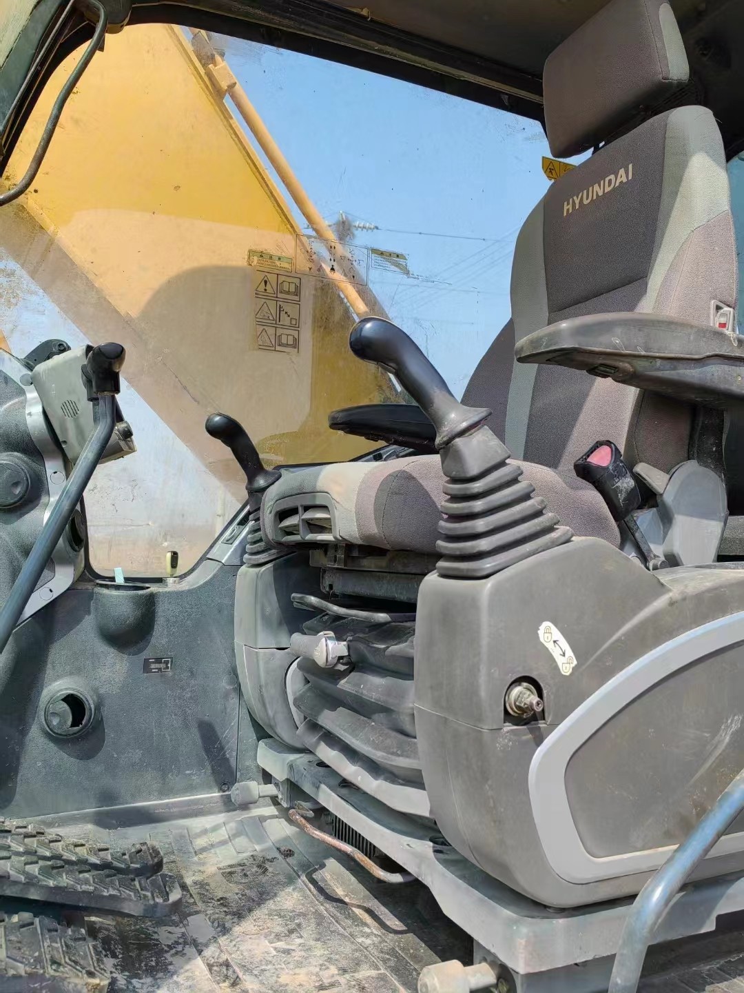 Used Hyundai 215-9s Excavator Construction Equipment Equipped With Cummins Engine