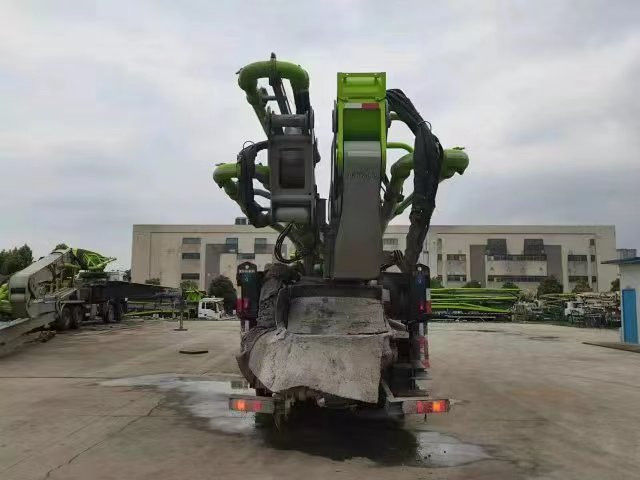 Zoomlion Used Concrete Pump Truck Mixer 2022Year 62 Meters ZLJ5460THBJF