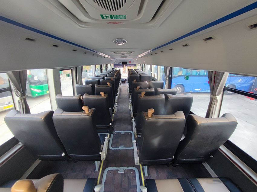 Luxury Pink Used Yutong Buses Euro 5 LHD Used Diesel Shuttle Bus For Sale