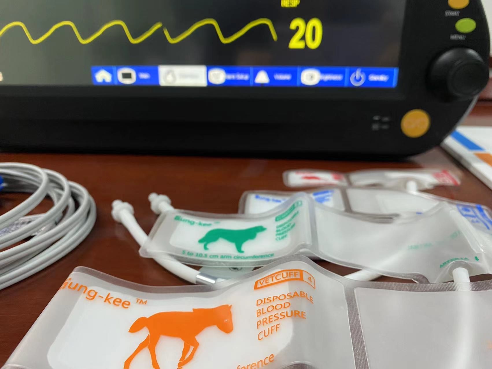 Veterinary multiparameter monitor veterinary patient monitor animal patient monitor veterinary monitor pet monitor