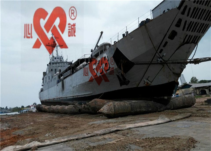 High Loads Marine Heavy Lifting Airbags , Inflatable Air Bags For Shipping Kneading Resistance