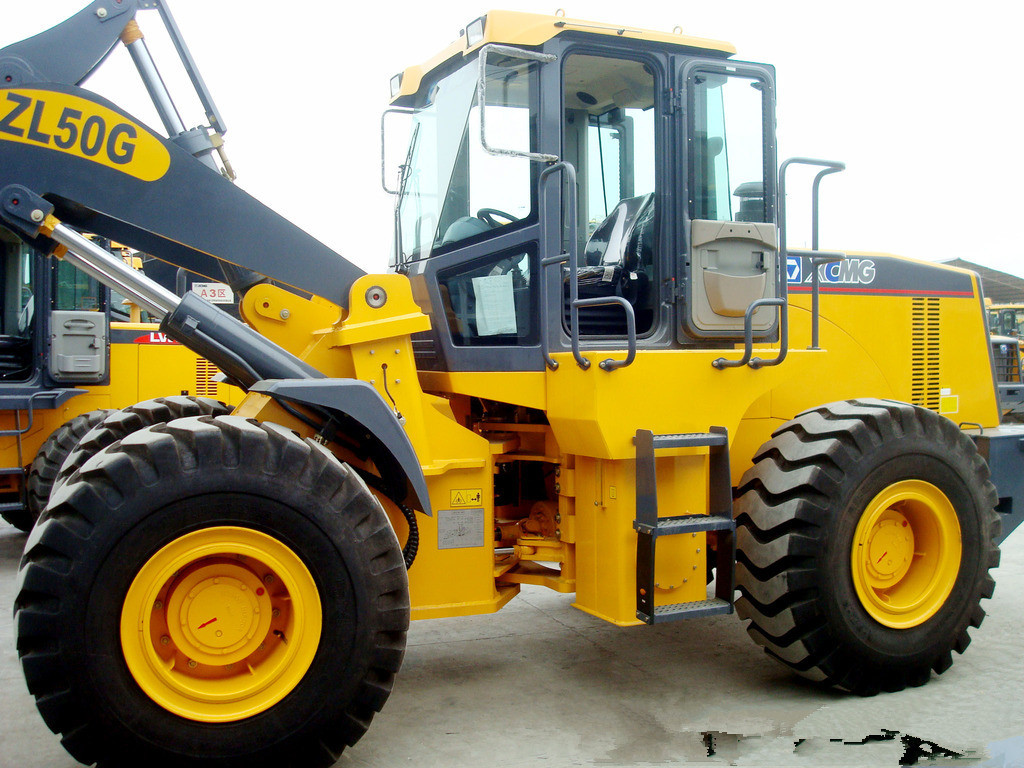 High Efficiency Compact Wheel Loader 3T , Dumping Height 2892mm