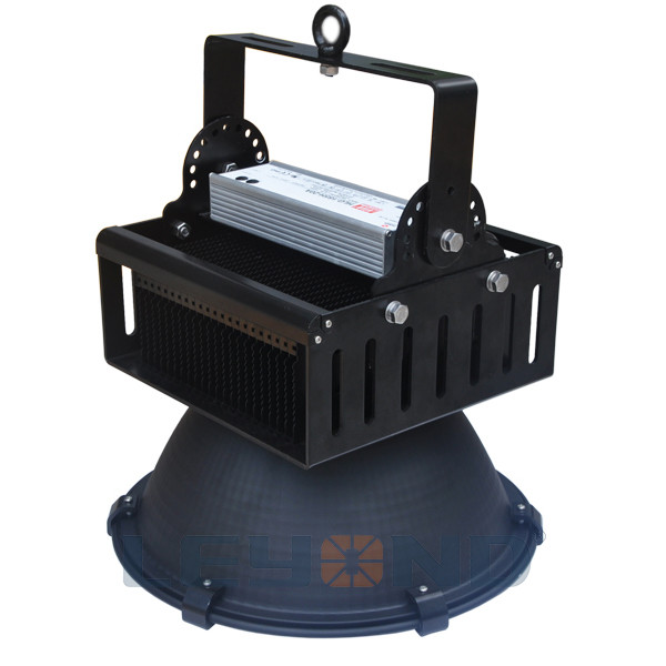 100lm / W 70 - 200w Led Highbay Light Save Engery For Parking Lot