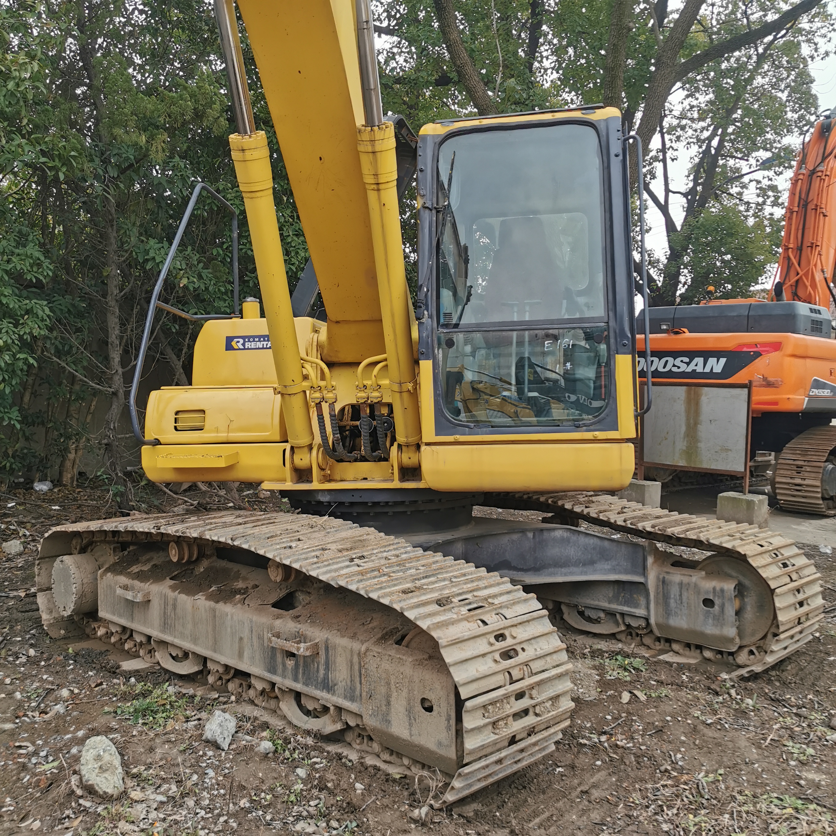 Used Komatsu PC200 Excavator with Original Hydraulic Pump 20 Ton in Shanghai