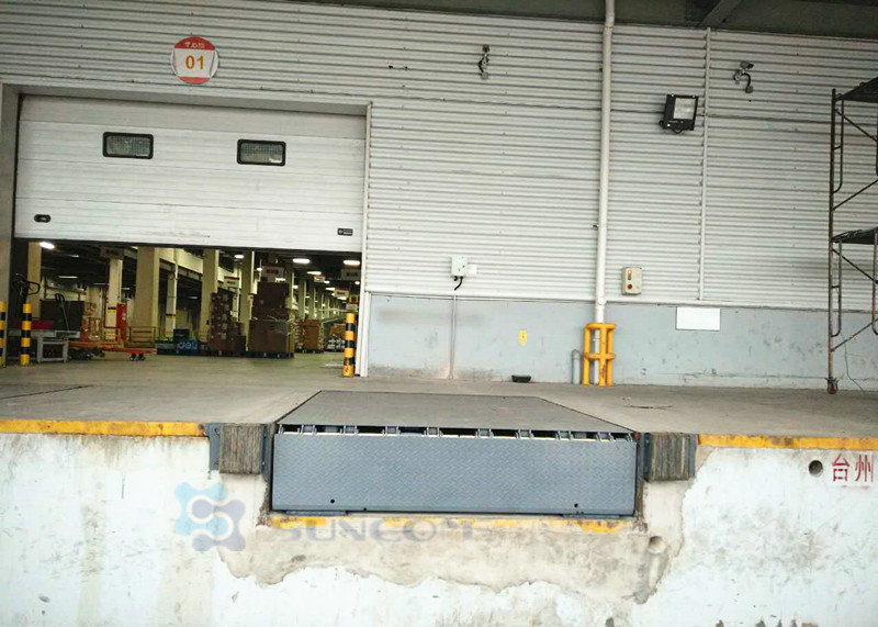 High Performance Hydraulic Dock Leveler AC 380V Power Supply Hydraulic Dock Ramp