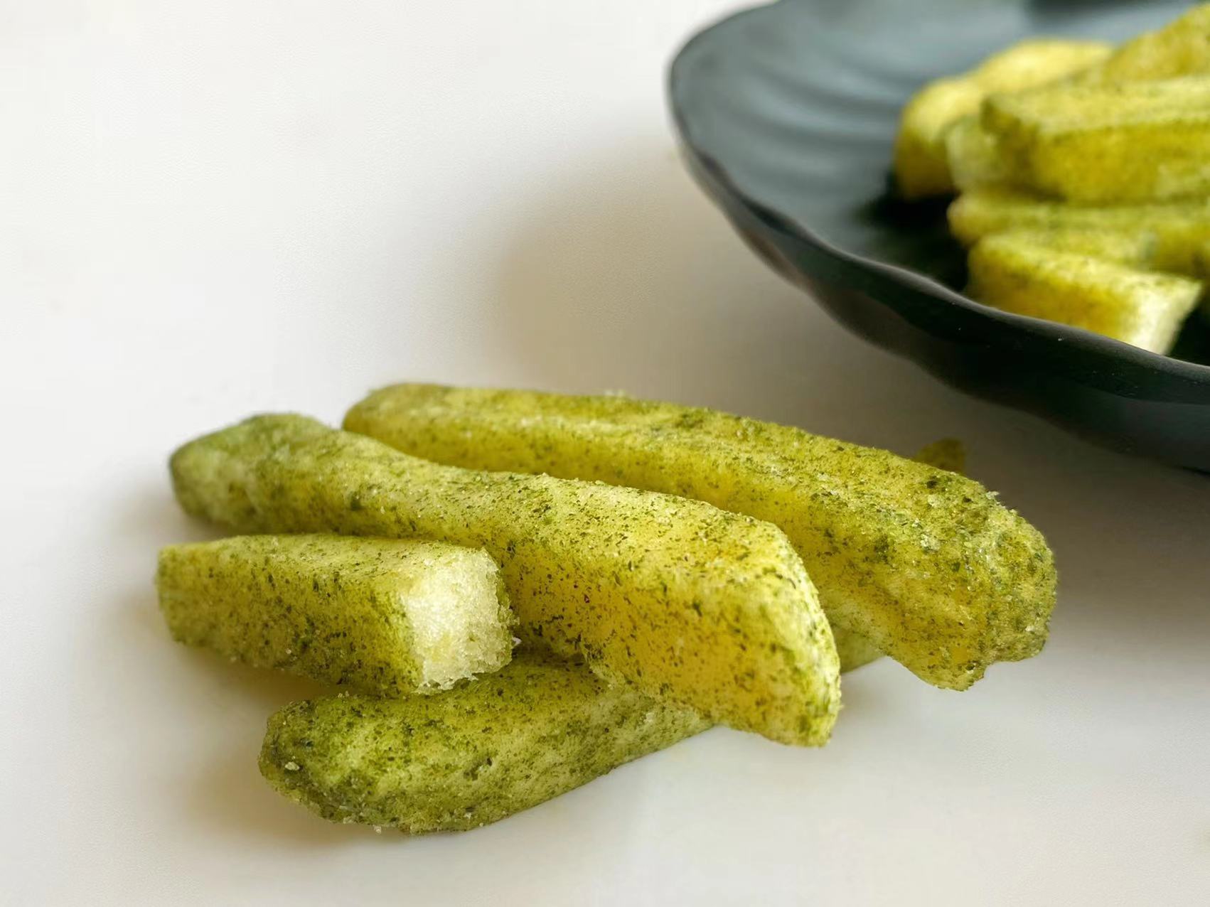 Wholesale VF Vegetables Strips Seaweed French Fries Snacks Vacuum Fried Potato Chips